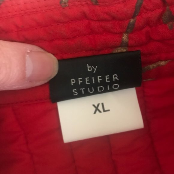 National Geographic by Pfeifer Studio Red w/Gold Swirls Quilted Jacket X-Large - Picture 13 of 13